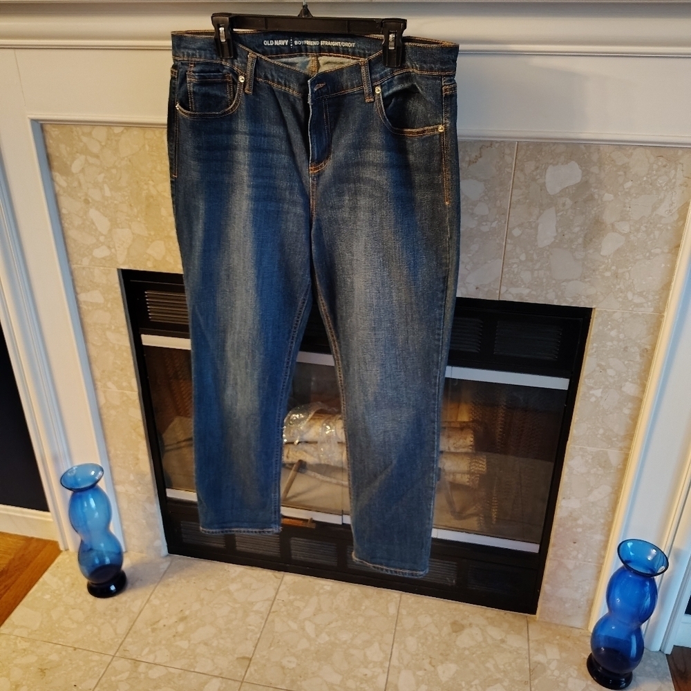 Old Navy Boyfriend Straight Jeans 14 - Picture 1 of 7
